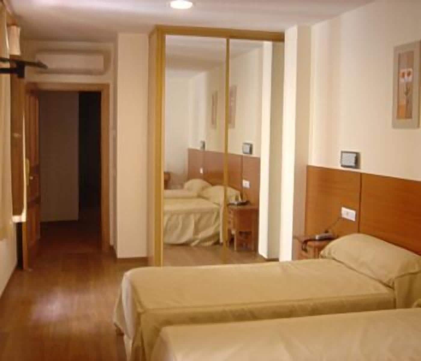ยูริโก Hotel โตเลโด ภายนอก รูปภาพ