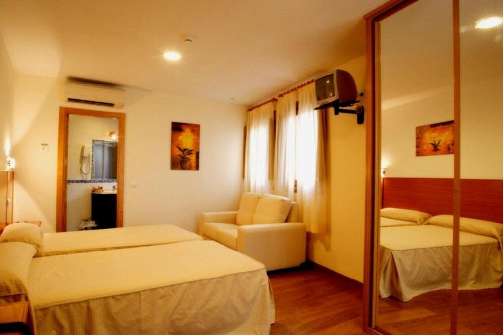 ยูริโก Hotel โตเลโด ภายนอก รูปภาพ